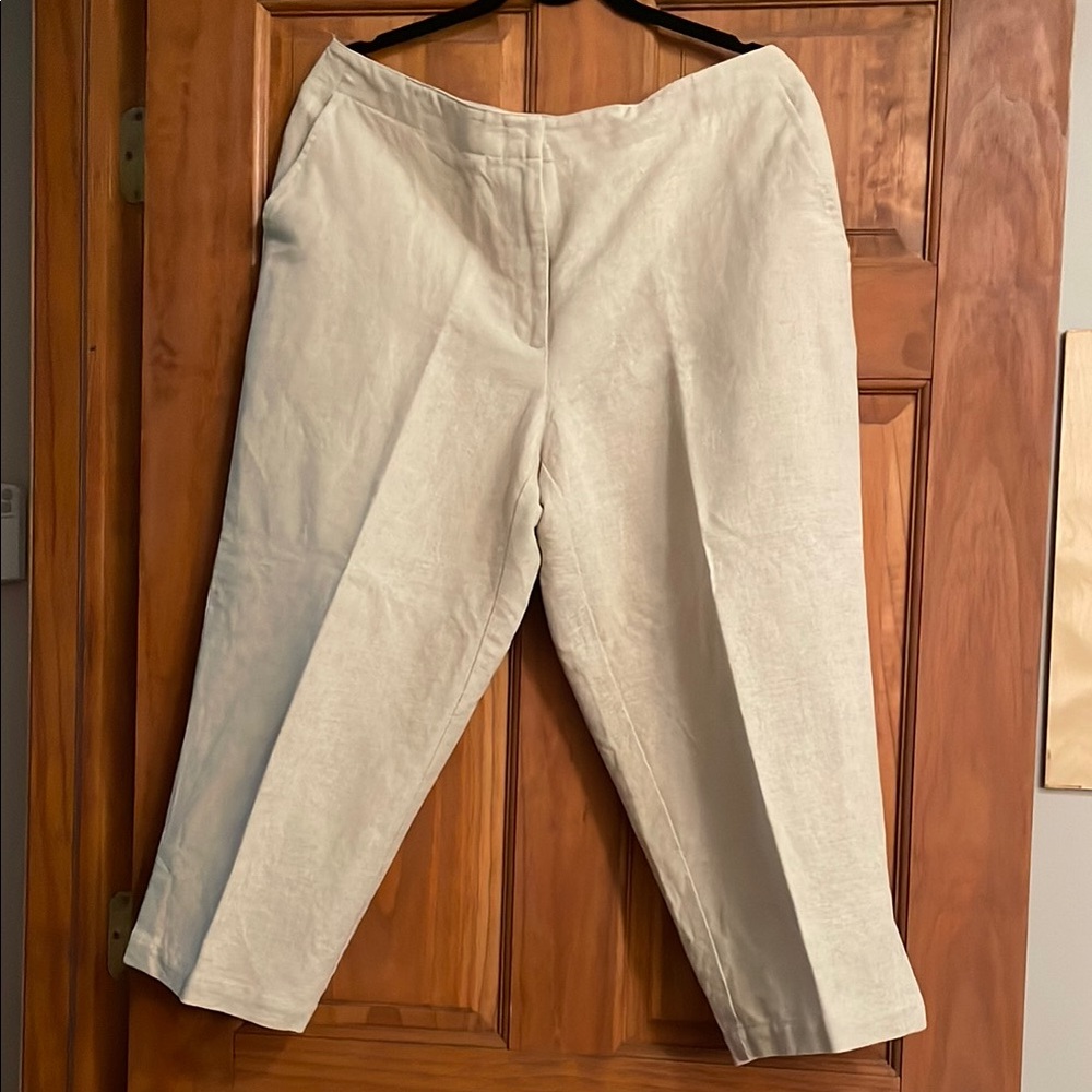 Liz Claiborne Cream Cropped Pants Classic Style